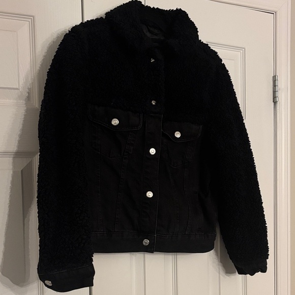 Top Shop | 4 | Black Jeans Jacket with Black Sherpa sleeves - Picture 2 of 10